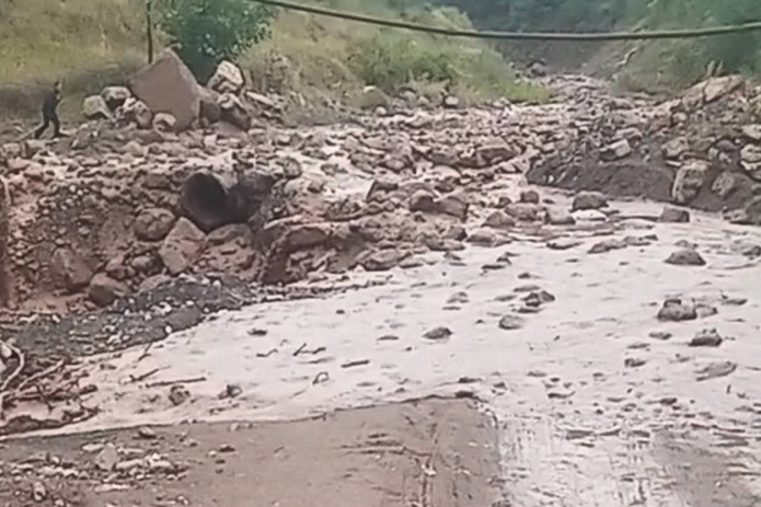 Surxondaryo tog‘ va adirliklariga sel keldi