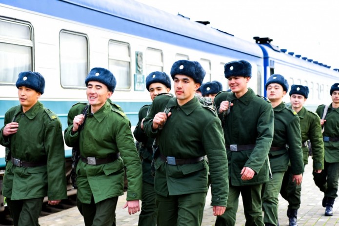 Служба на службу 1 2 группа. Узбекская Военная форма. Солдаты Узбекистана. Форма солдата Узбекистана. Форма Вооруженных сил Узбекистана.