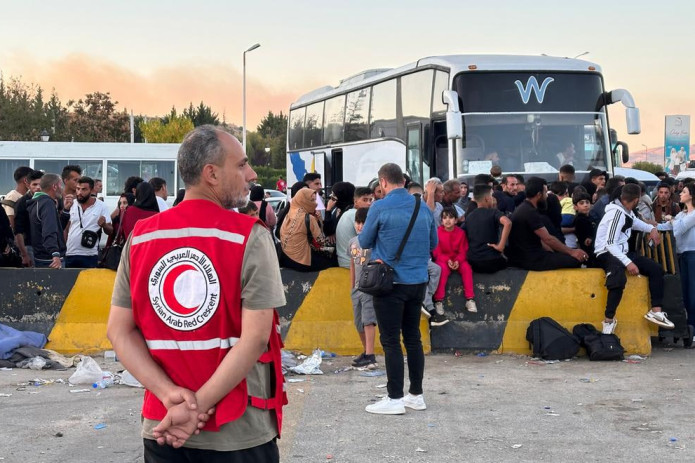 BMT: Isroil hujumi oqibatida qariyb 100 ming nafar livanlik Suriyaga qochdi