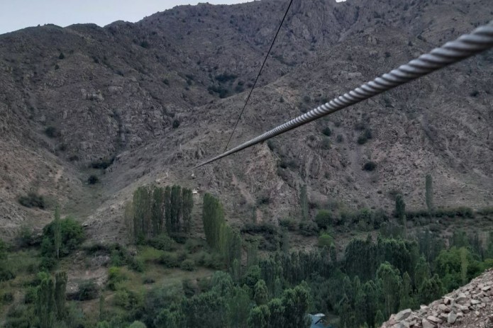 Namangandagi Chodak dam olish maskanida odamlar bor kanat to'xtab qoldi