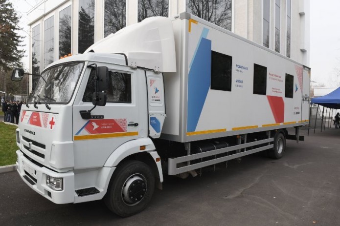 Russia donates Uzbekistan mobile clinic