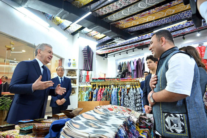 President visited modern shopping complex