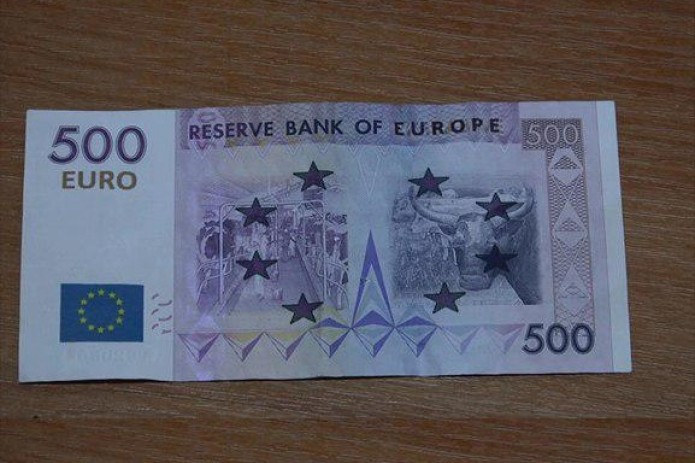 В Ташкенте задержали мужчину при попытке обменять 29 тыс. поддельных евро