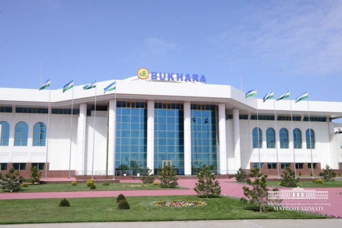 Президент Шавкат Мирзиёев прибыл в Бухару