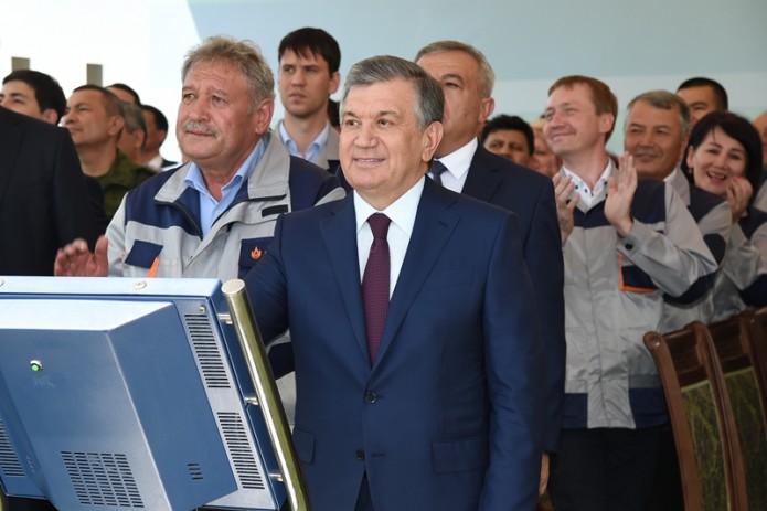 Президент Шавкат Мирзиёев принял участие в закладке нового рудника "Ёшлик"