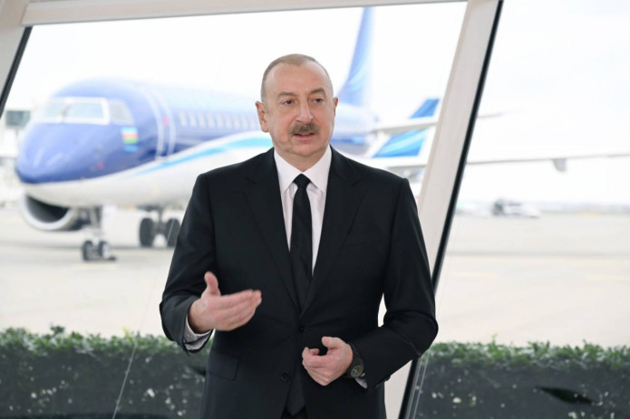 Ilhom Aliyev: “Samolyot Grozniy yaqinida tashqi ta’sir oqibatida shikastlangan va boshqaruvni yo‘qotgan”