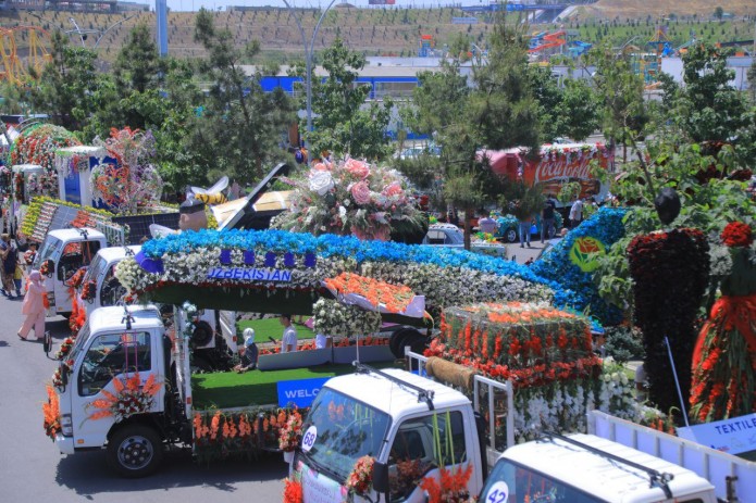 Namangan shahrida 62-Xalqaro Gullar festivali rasman ochildi