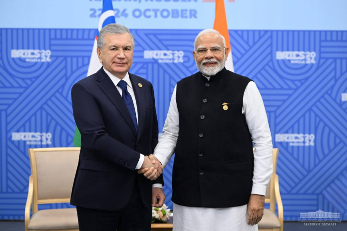 Shavkat Mirziyoyev Qozon shahriga tashrifi doirasida Narendra Modi bilan uchrashdi