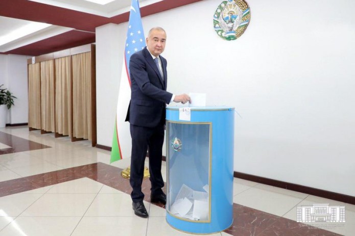 Хоким Джахонгир Артыкходжаев принял участие в голосовании