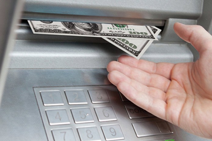 ЦБ прокомментировал информацию о запрете на снятие наличной иностранной валюты в банкоматах
