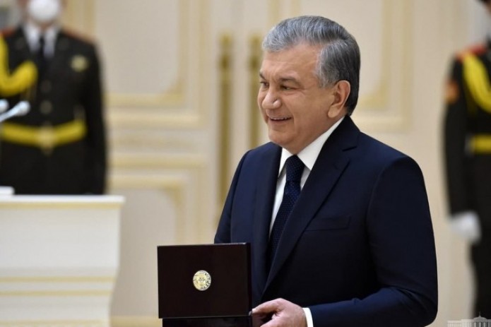 Shavkat Mirziyoyev bir qator OAV xodimlarini kasb bayrami munosabati bilan mukofotladi