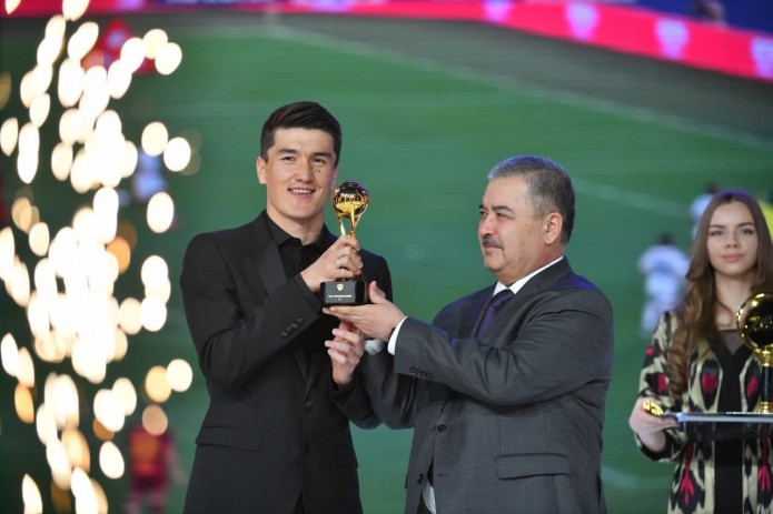 Эльдор Шомуродов признан лучшим футболистом 2021 года в Узбекистане