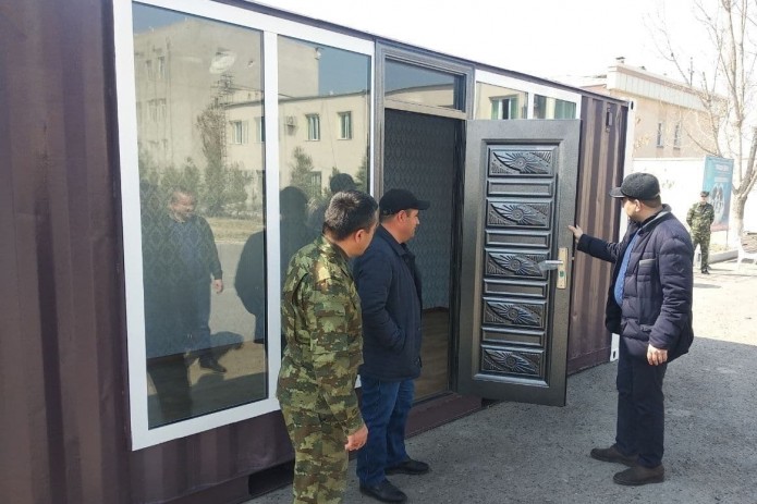 В Бухаре нуждающимся семьям выделят контейнеры