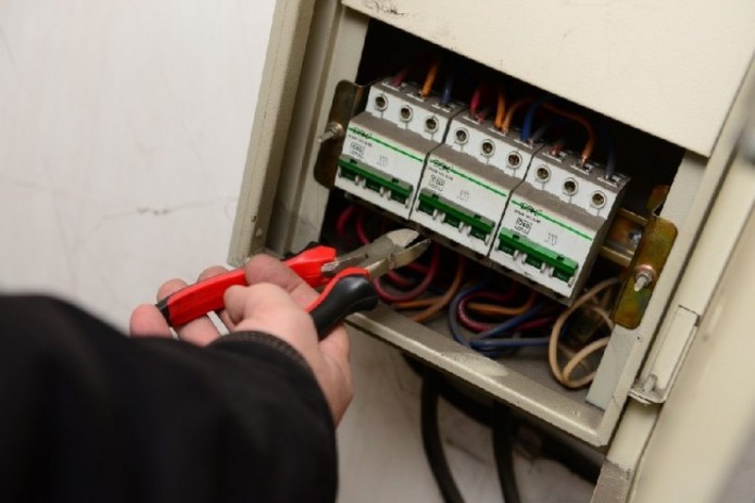 Yangihayot va Sirdaryo tumanlarida elektr tarmoqlari korxonasi manfaatlariga zarar yetkazish holatlari aniqlandi