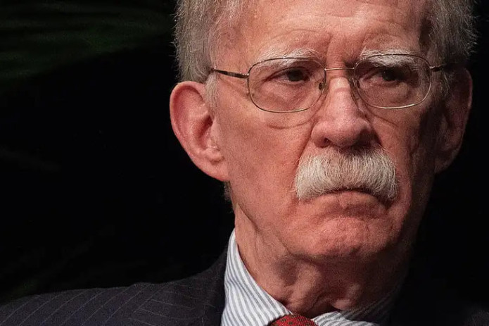 Trampning sobiq maslahatchisi Bolton jinoiy javobgarlikka tortildi