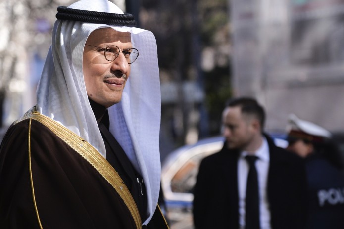 Saudiya Arabistoni mamlakat neftiga cheklov narxini belgilashga qaror qilgan davlatlarga neft sotmasligini ma’lum qildi
