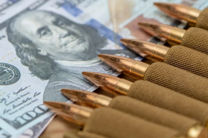 Politico: Ukraina uchun ma'qullangan dekabrdagi 48 milliard dollarlik harbiy yordam paketidan atigi 6 milliard dollar qolgan