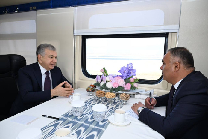 Prezident Shavkat Mirziyoyev “Samarqand – Urgut” yangi temir yo‘l liniyasida olib borilayotgan ishlar bilan tanishdi
