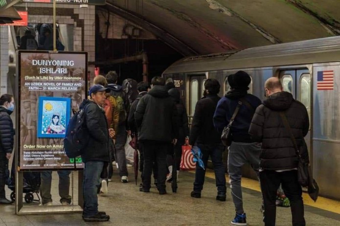 O‘tkir Hoshimovning “Dunyoning ishlari” kitobi reklamasi Nyu-York metrosida paydo bo‘ldi