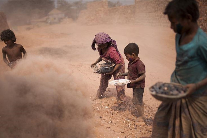BMT: Dunyo bo‘yicha har o‘ninchi bola majburiy mehnatga jalb etilgan