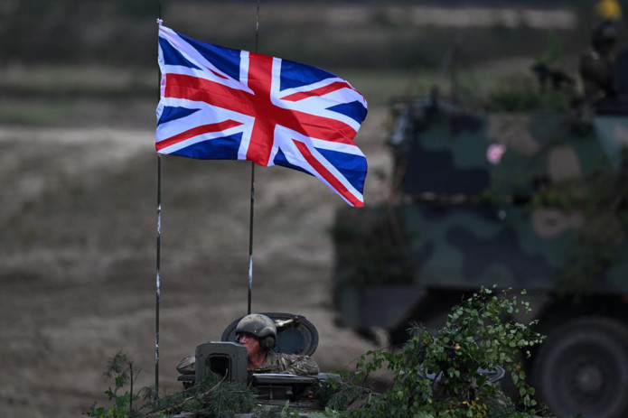 Telegraph: Британия ҳарбийлари армияни оммавий равишда тарк этмоқда