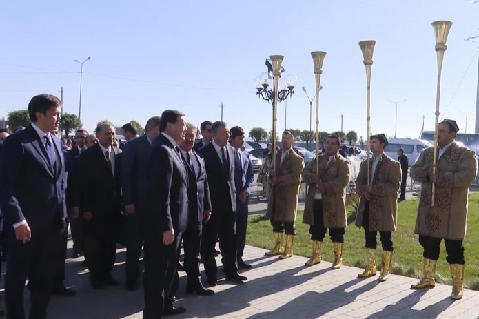 Chimkentda o'tkazilgan O'zbekiston sanoat va qishloq xo'jaligi mahsulotlari ko'rgazmasidan fotoreportaj