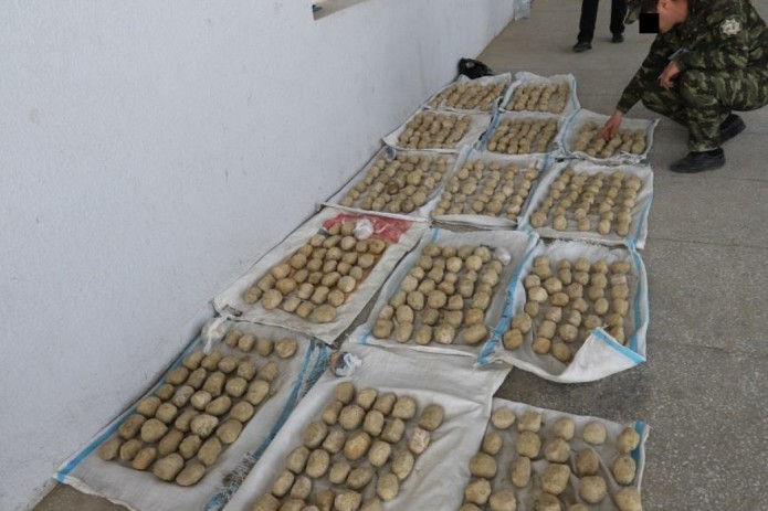 Таможенники задержали наркокурьеров, которые замаскировали гашиш под картофель