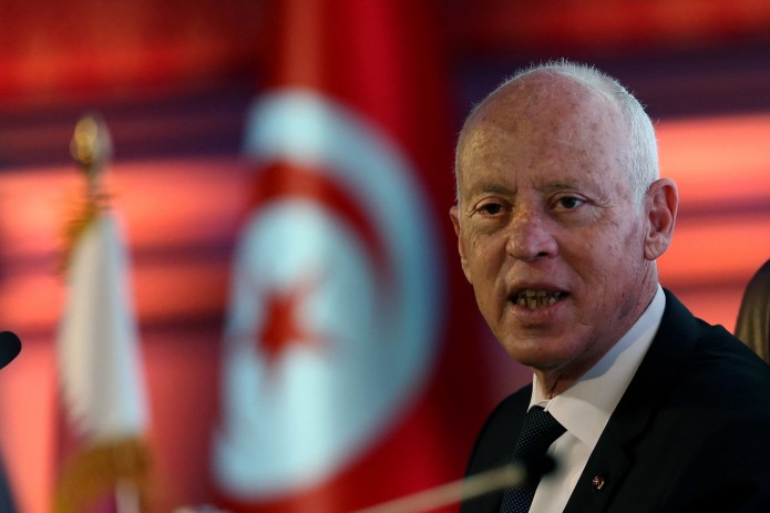 Президент Туниса объявил о приостановлении деятельности парламента страны