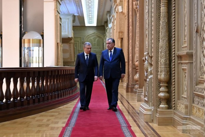 Shavkat Mirziyoyev Tojikiston prezidenti bilan uchrashdi