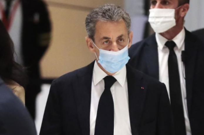 Во Франции бывшего президента впервые обвинили в коррупции