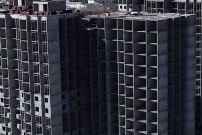 Toyloq tumanida 16 qavatli bino sunʼiy zilzila orqali sinovdan o‘tkazildi