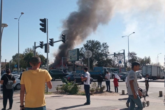 В одном из кафе в Яшнабадском районе произошел пожар