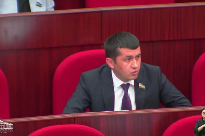 Deputat: Mono-markazlarda o‘qitilgan 74 ming kishi ish bilan ta’minlanmagan