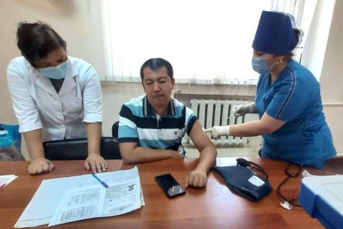 На работодателей возложена обязанность обеспечить вакцинацию сотрудников от COVID-19
