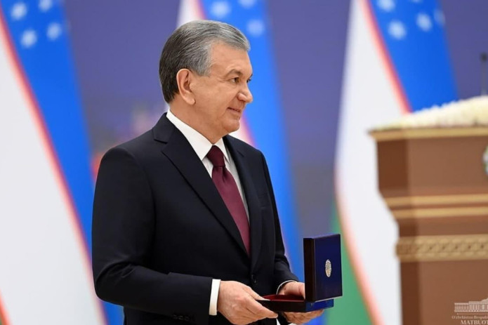 Prezident Shavkat Mirziyoyev O‘zbekiston mustaqilligining 34 yilligi munosabati bilan fan, taʼlim, sog‘liqni saqlash, sport, adabiyot, madaniyat va sanʼat hamda OAV xodimlaridan bir guruhini mukofotlash bo‘yicha farmonni imzoladi