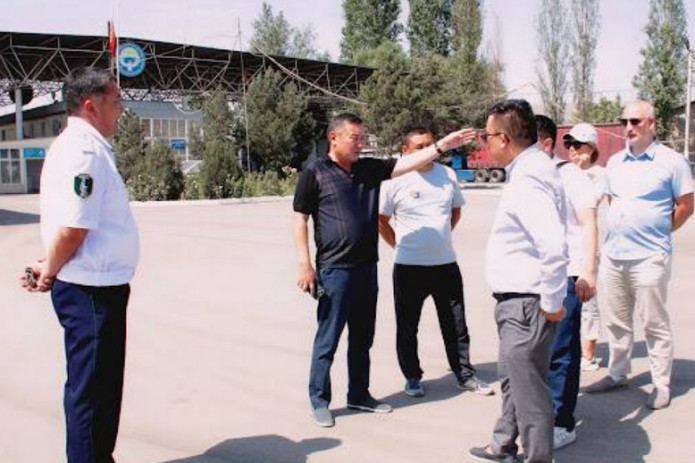 Ўзбек-қирғиз чегарасида юк ташишни назорат қилувчи пилот лойиҳаси ишга тушириляпти