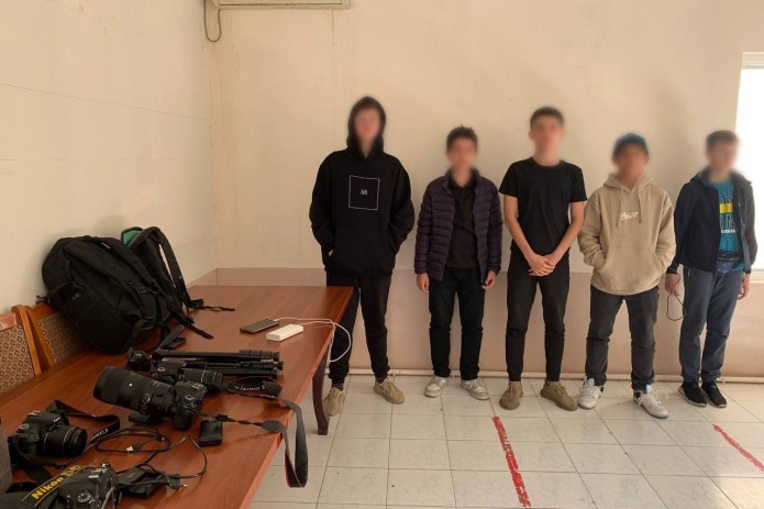 Тошкентда самолётларни суратга олган мактаб ўқувчилари қўлга олинди
