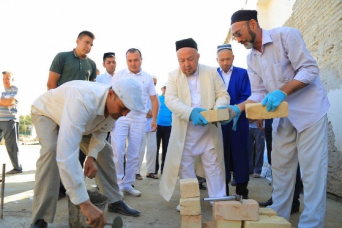 “Suzuk ota” jome masjidining birinchi g‘ishti qo‘yildi
