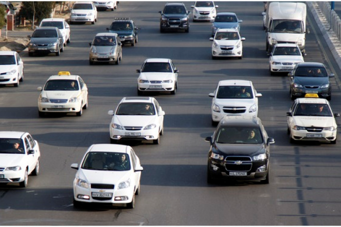 What is the number of cars owned by Uzbek citizens on average?