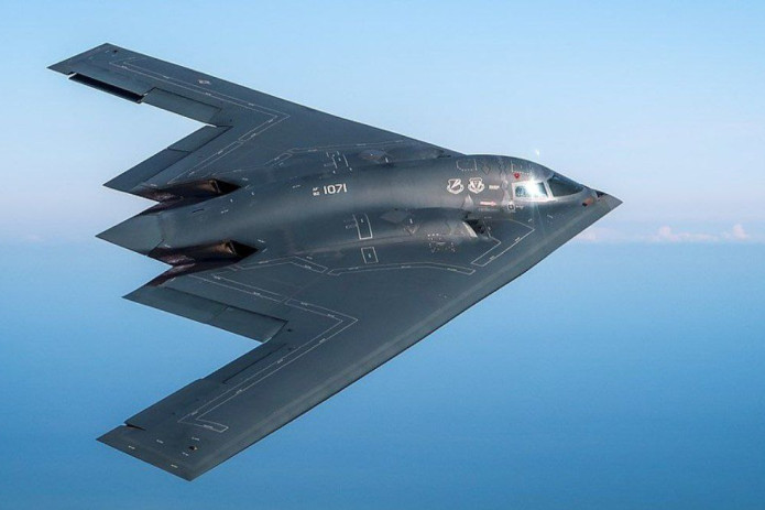 AQSHning B-2 Spirit strategik bombardimonchilari yuqori harbiy shaylik holatiga keltirildi — The New York Times