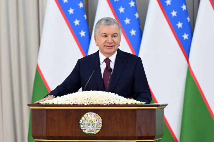 Prezident Shavkat Mirziyoyev tibbiyot va farmatsevtika xodimlari bilan uchrashuv o‘tkazmoqda