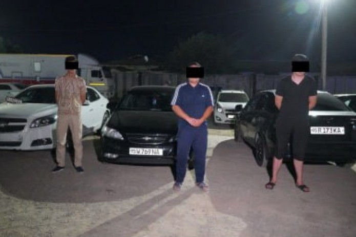 Qoraqalpog‘istondagi to‘yda yo‘l talashib, avtomobillarga shikast yetkazgan haydovchilar qamaldi