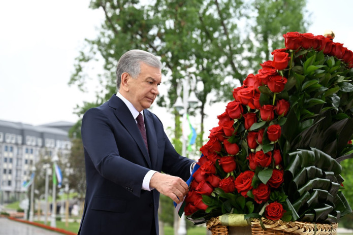 Prezident Shavkat Mirziyoyev G‘alaba bog‘iga tashrif buyurib, xotira marosimida ishtirok etdi