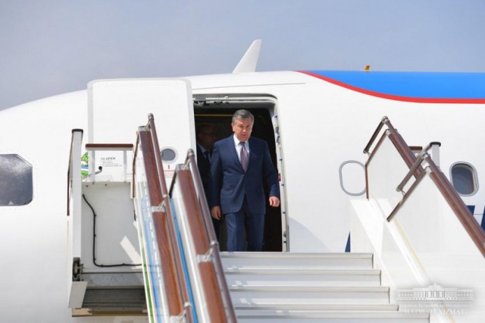 Президент Шавкат Мирзиёев прибыл в Андижан
