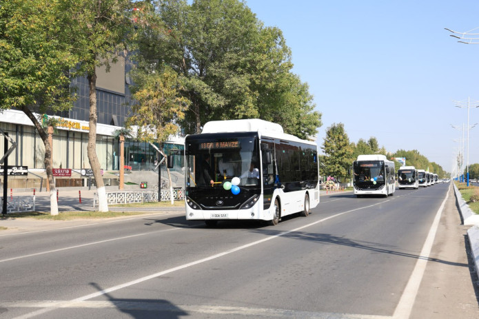 Gulistonga Xitoydan 8 ta zamonaviy avtobus olib kelindi