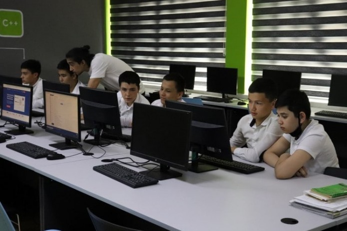 Uzbek government to open IT clubs in public schools