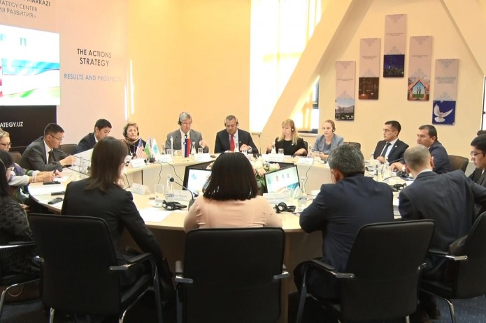 “Taraqqiyot strategiyasi” markazida AQSh sud-huquq sohasi professorlari bilan uchrashuv bo‘lib o‘tdi