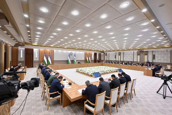 Prezident sayyohlar Xorazm, Buxoro, Qashqadaryo va Surxondaryodan o‘tgan magistral va ichki yo‘llar ahvolidan noroziligini aytdi
