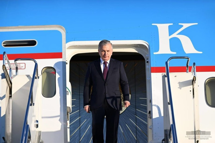 Shavkat Mirziyoyev OIIB Boshqaruvchilar kengashi yig‘ilishida ishtirok etish uchun Samarqandga tashrif buyurdi