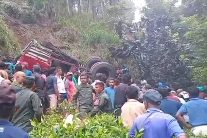 Shri-Lankada avtobus jarlikka qulashi oqibatida 21 kishi halok bo‘ldi